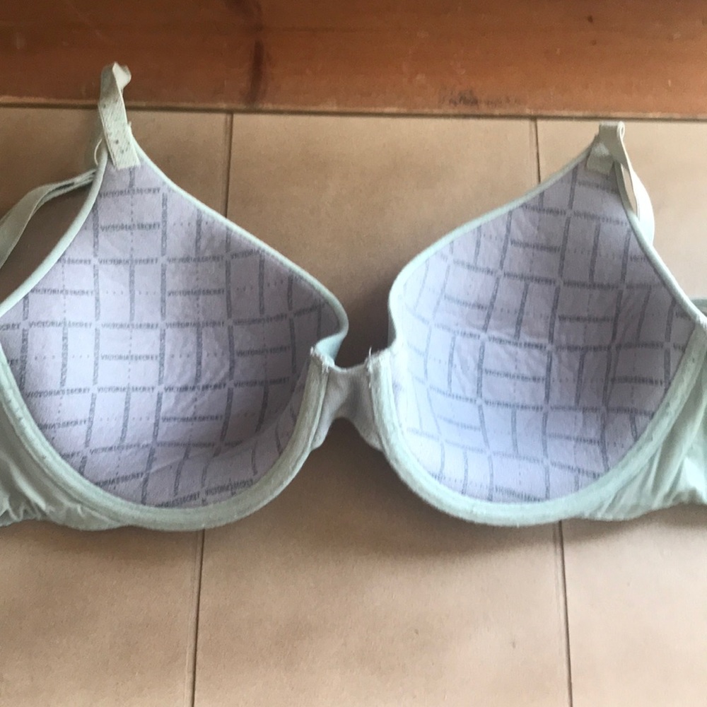 Victoria’s Secret bra 32C - Picture 3 of 8